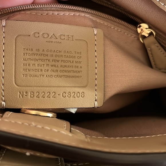 Coach Lane Carryall - Picture 14 of 15